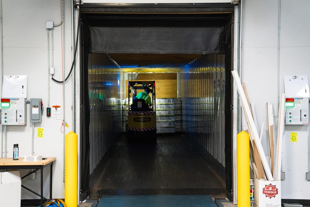 What Is Cross Docking in Logistics